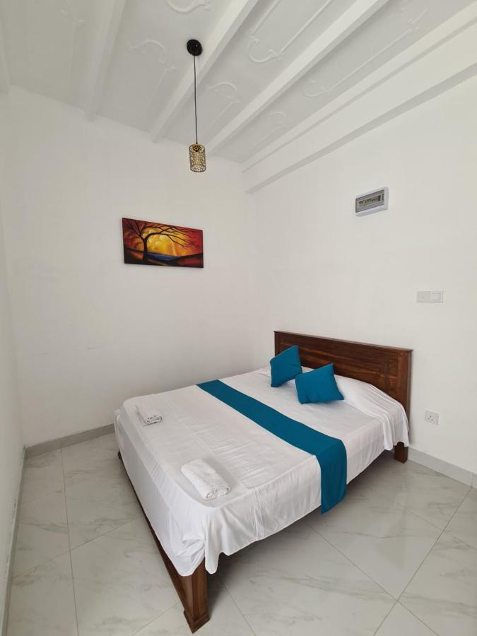 Ceylon Lodge - Airport Transit Hostel 니곰보 외부 사진