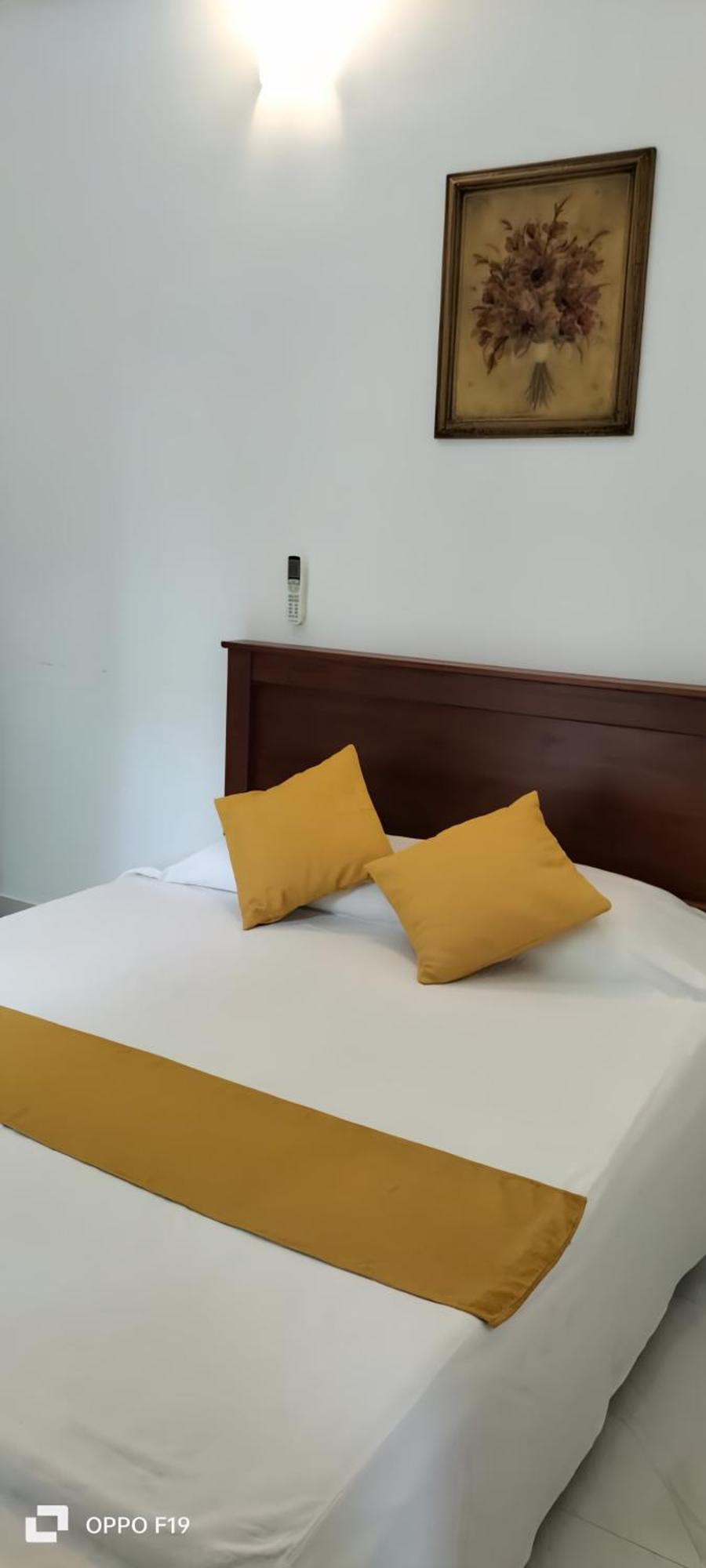 Ceylon Lodge - Airport Transit Hostel 니곰보 외부 사진